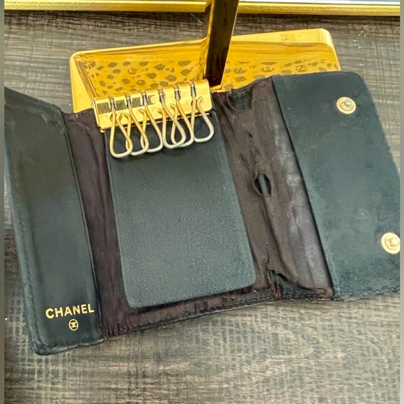 CHANEL Black Caviar Leather 6 Key
Holder Case Wallet - Picture 8 of 12